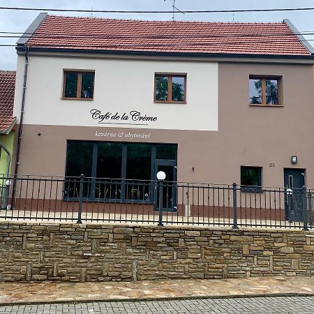 Cafe De La Creme Hotel Kuzelov Kültér fotó