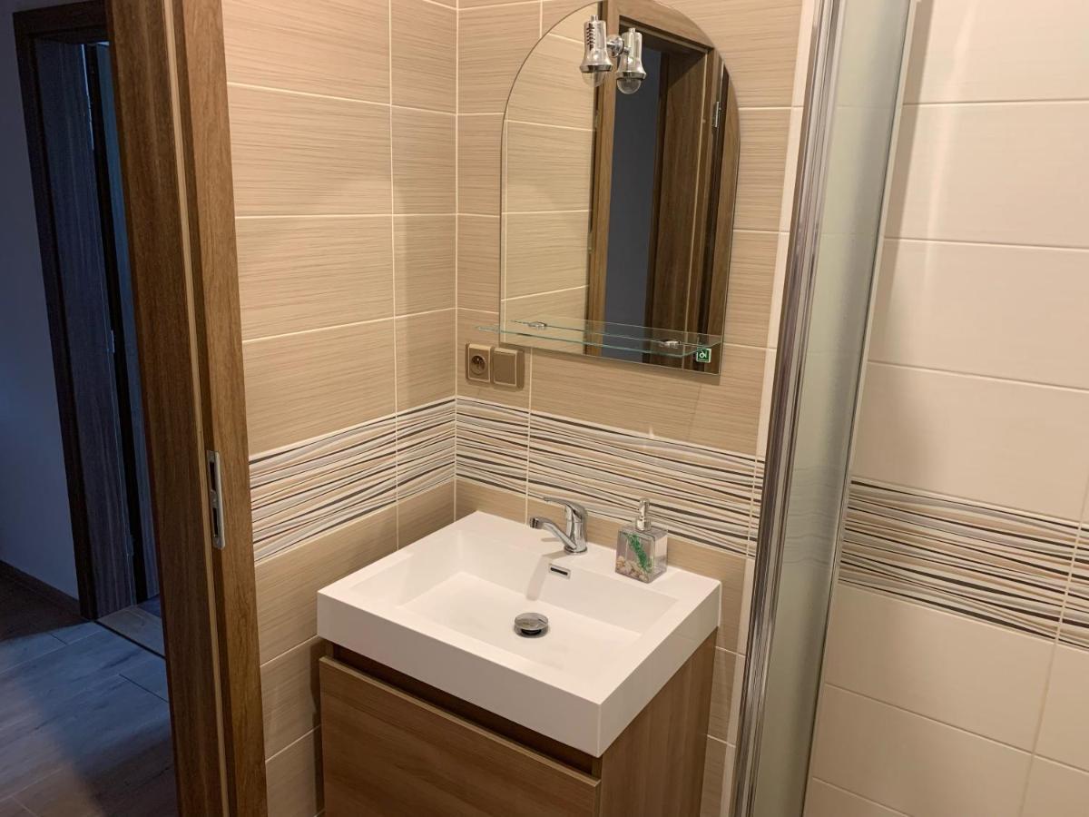 Cafe De La Creme Hotel Kuzelov Kültér fotó