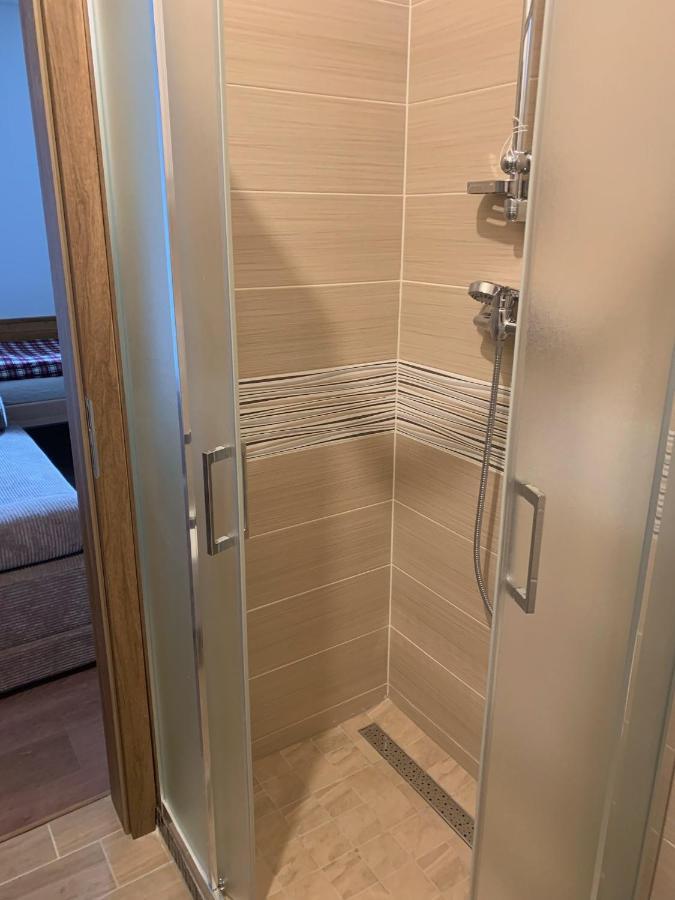 Cafe De La Creme Hotel Kuzelov Kültér fotó