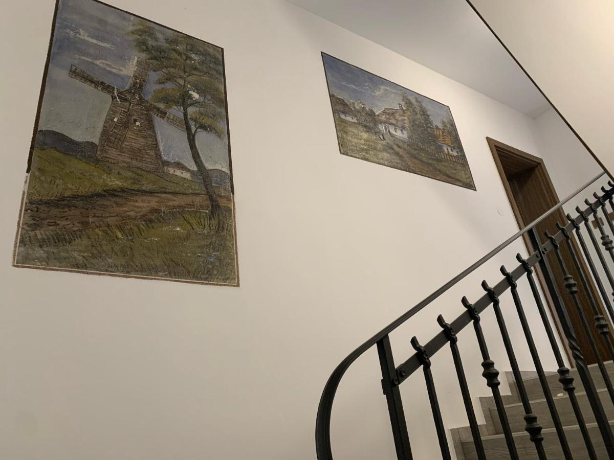 Cafe De La Creme Hotel Kuzelov Kültér fotó