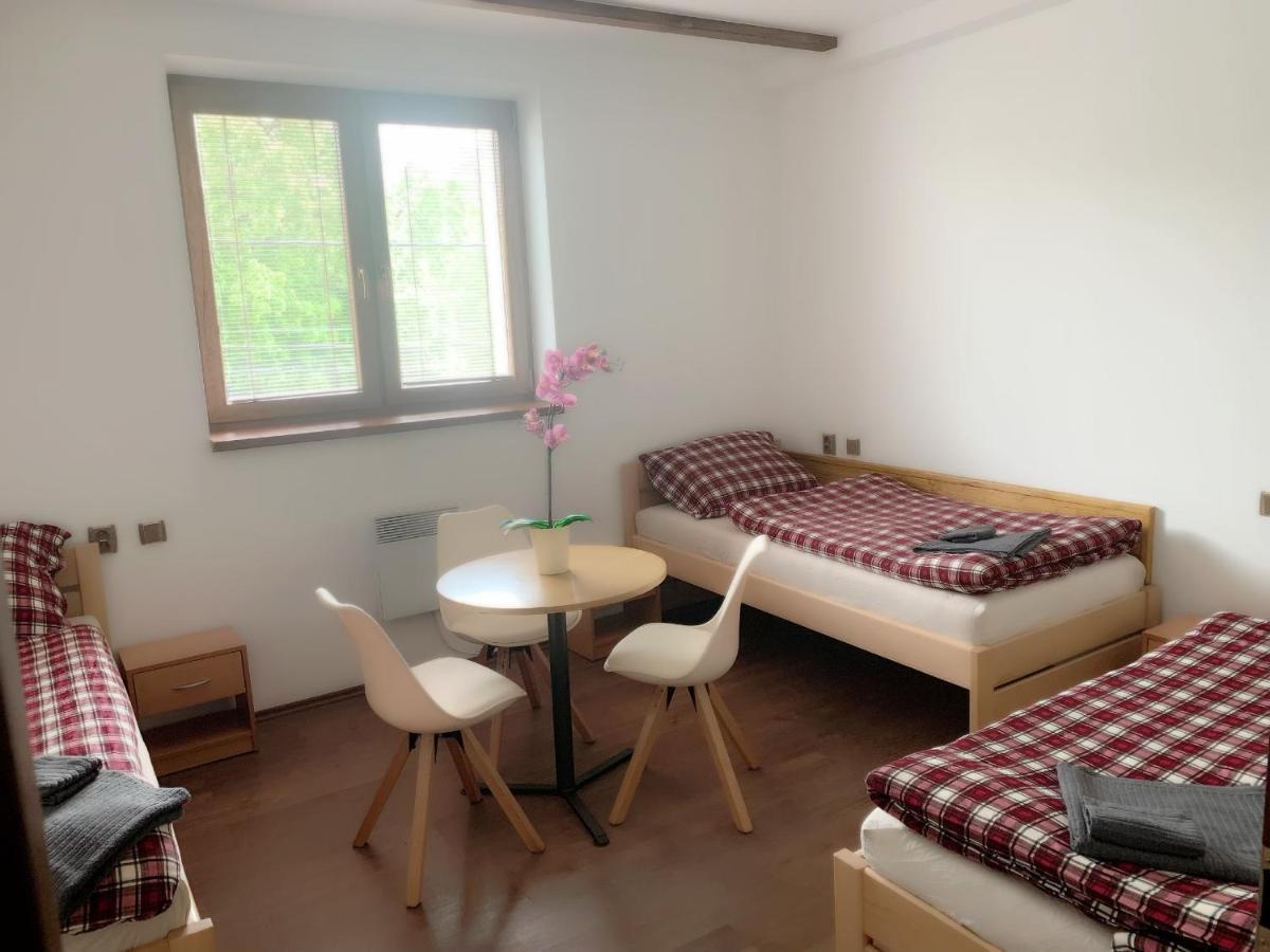 Cafe De La Creme Hotel Kuzelov Kültér fotó