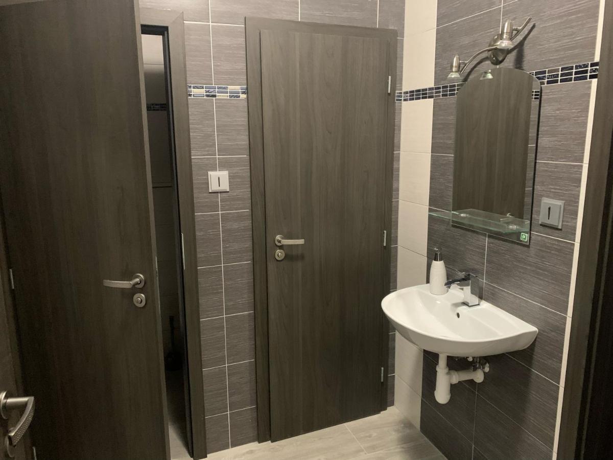 Cafe De La Creme Hotel Kuzelov Kültér fotó