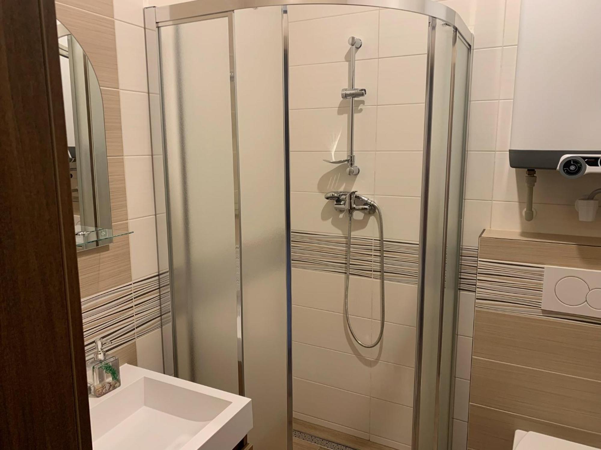Cafe De La Creme Hotel Kuzelov Kültér fotó
