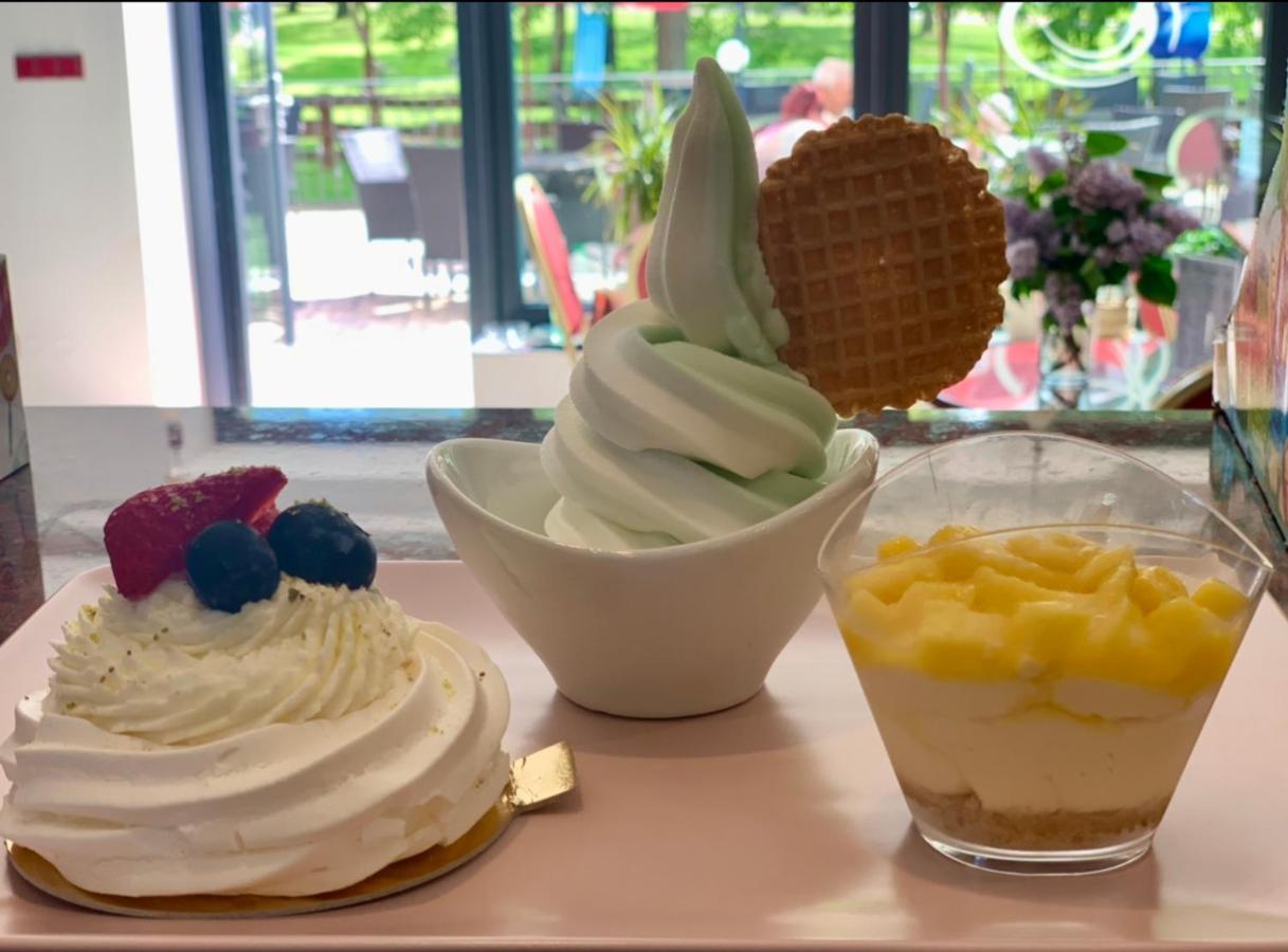 Cafe De La Creme Hotel Kuzelov Kültér fotó